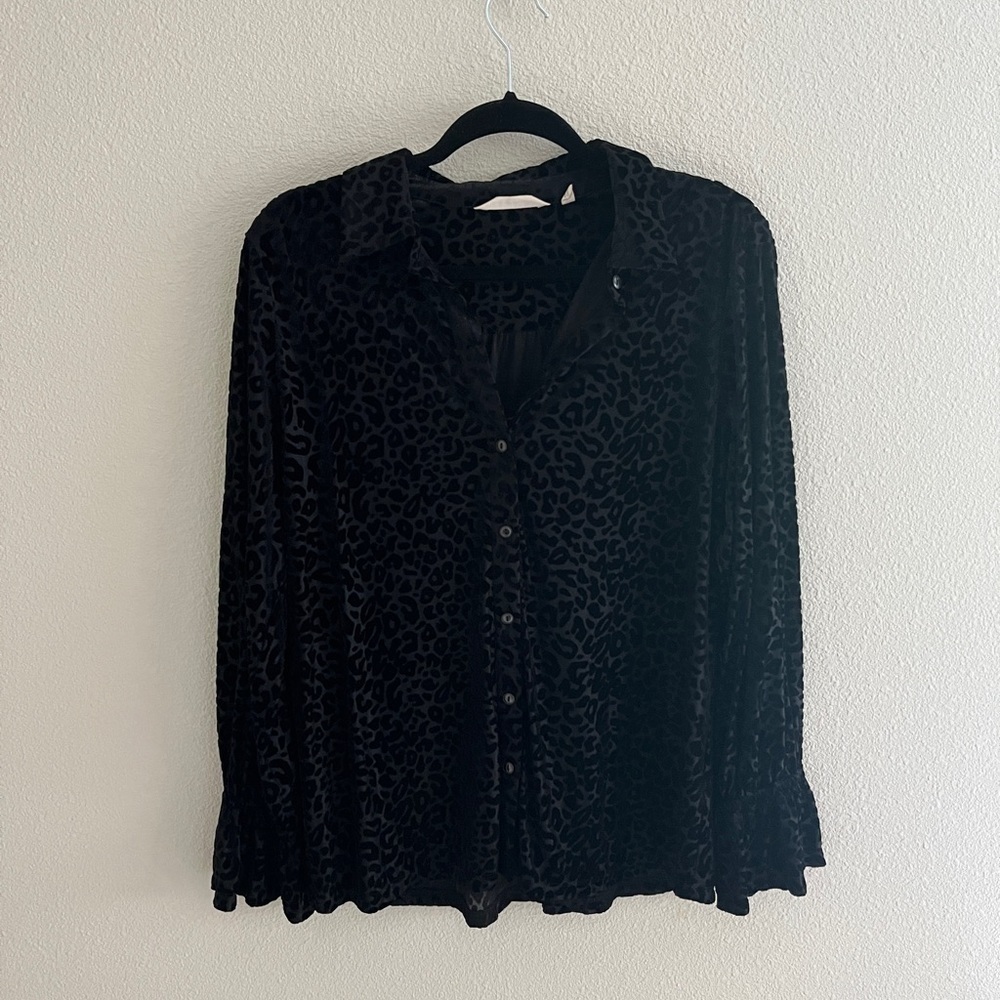 Soft Surroundings button up black velvet leopard blouse size medium